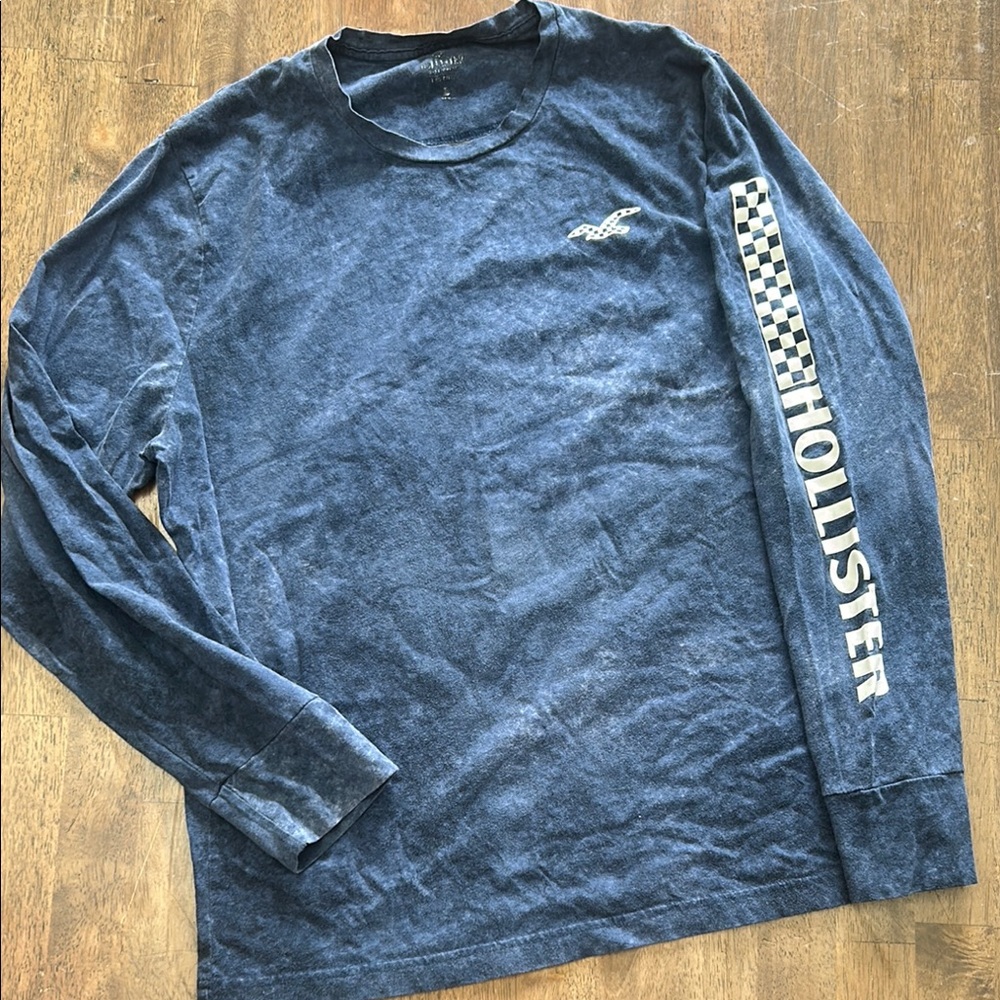 Hollister Men's Navy Long Sleeve Tee